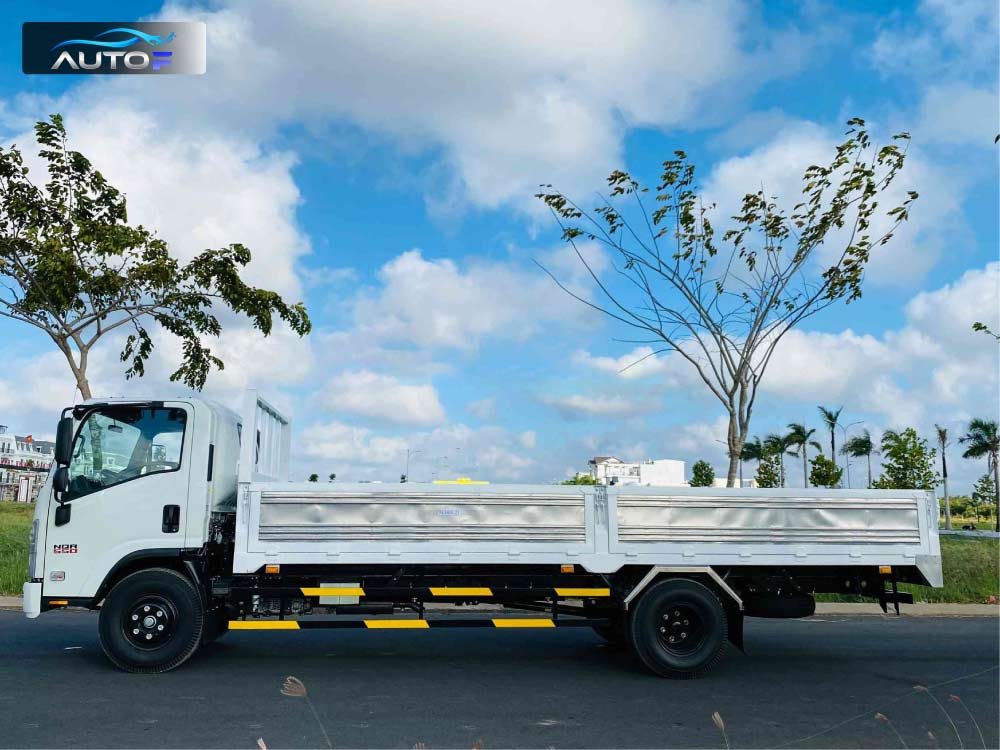 Xe tải Isuzu NQR 550 thùng lửng 5 tấn dài 5.7 mét và 6.2 mét